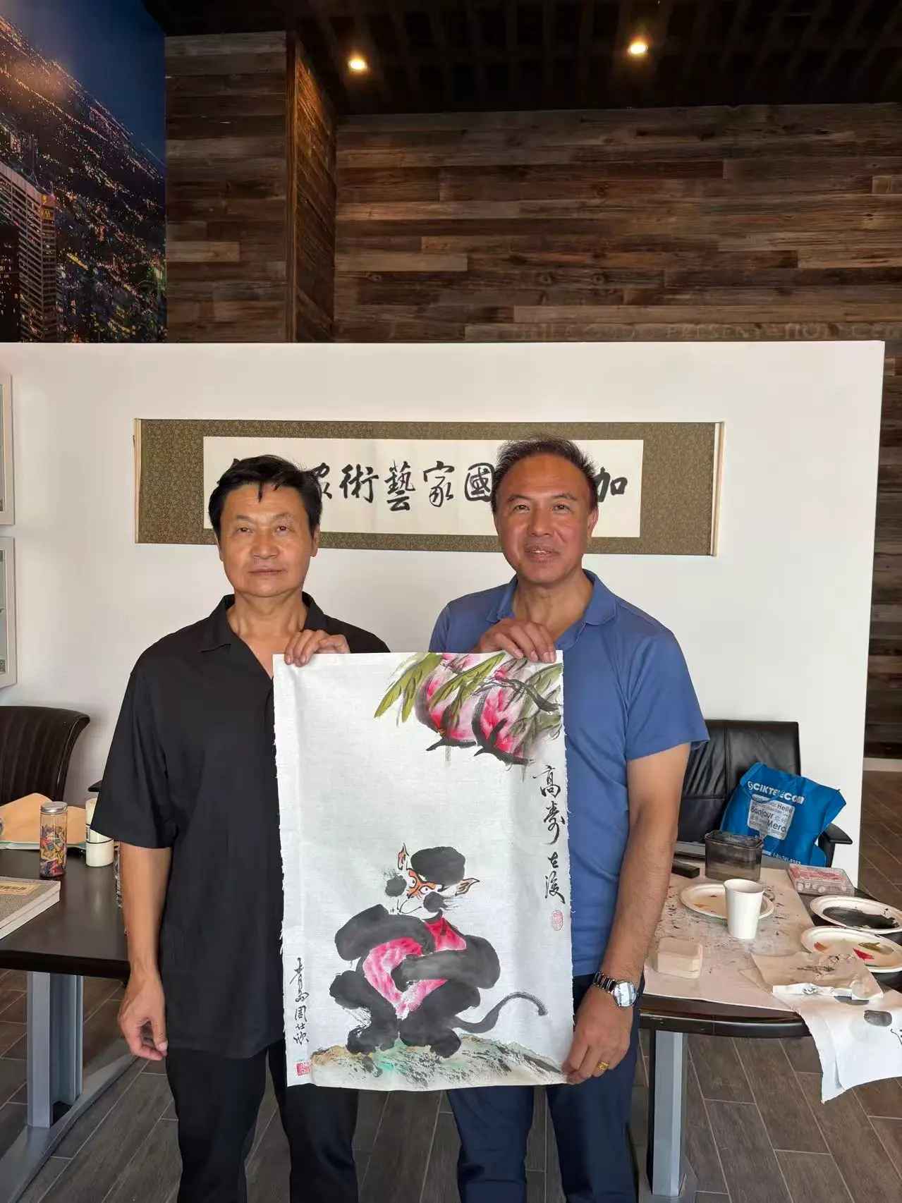 A painter presents an ink work to the Association